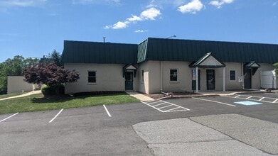 1494 N Charlotte St, Pottstown, PA for lease Interior Photo- Image 2 of 12