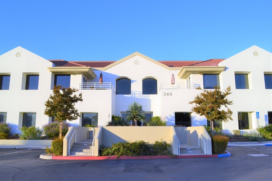 250 N Westlake Blvd, Westlake Village, CA à louer - Photo du bâtiment - Image 2 de 9