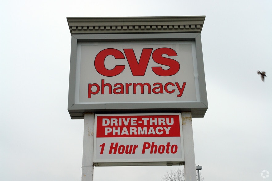 702 Chester Pike, Sharon Hill, PA for lease - Building Photo - Image 3 of 5