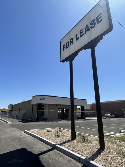 3575 W Northern Ave, Phoenix, AZ for lease - Building Photo - Image 1 of 8