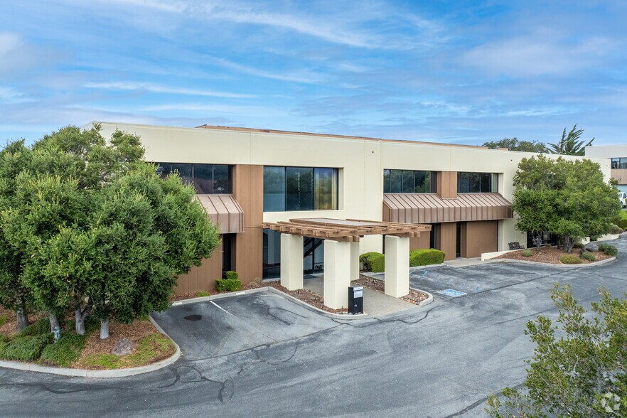 5 Harris Ct, Monterey, CA à louer - Photo du bâtiment - Image 3 de 10