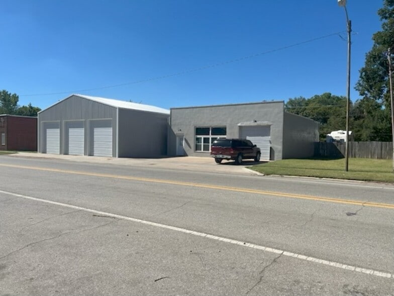 309 S Main St, Tonkawa, OK for sale - Building Photo - Image 2 of 14