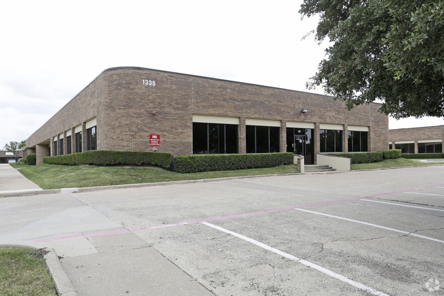 1335 Valwood Pky, Carrollton, TX for sale - Primary Photo - Image 1 of 16