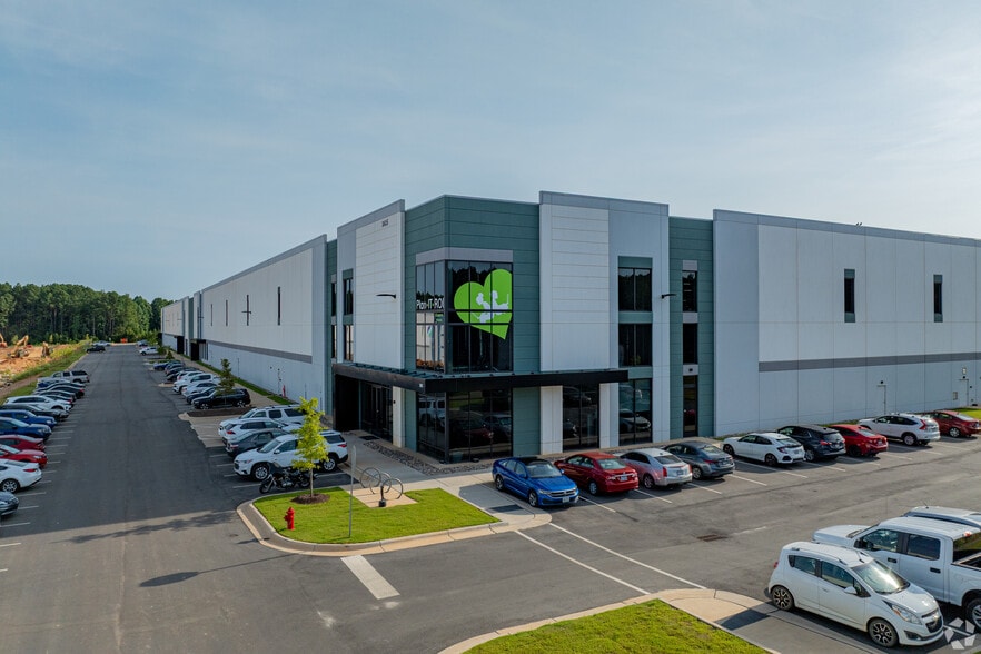 2405 Innovation Loop, Youngsville, NC for lease - Building Photo - Image 3 of 5