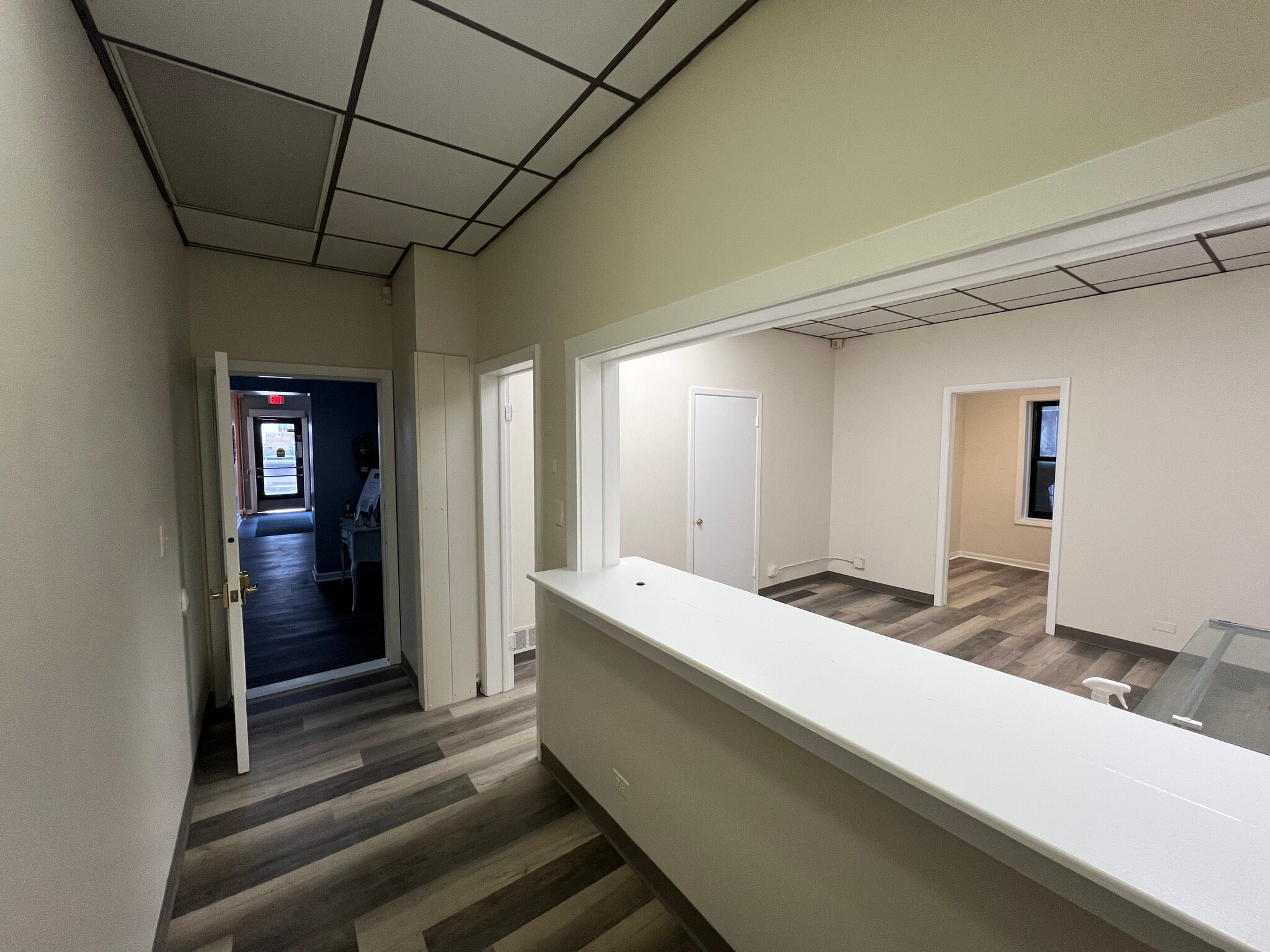 116-118 S York St, Elmhurst, IL for lease Interior Photo- Image 1 of 5