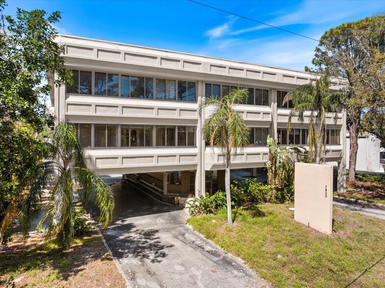 7820 S Holiday Dr, Sarasota, FL for lease - Building Photo - Image 2 of 13