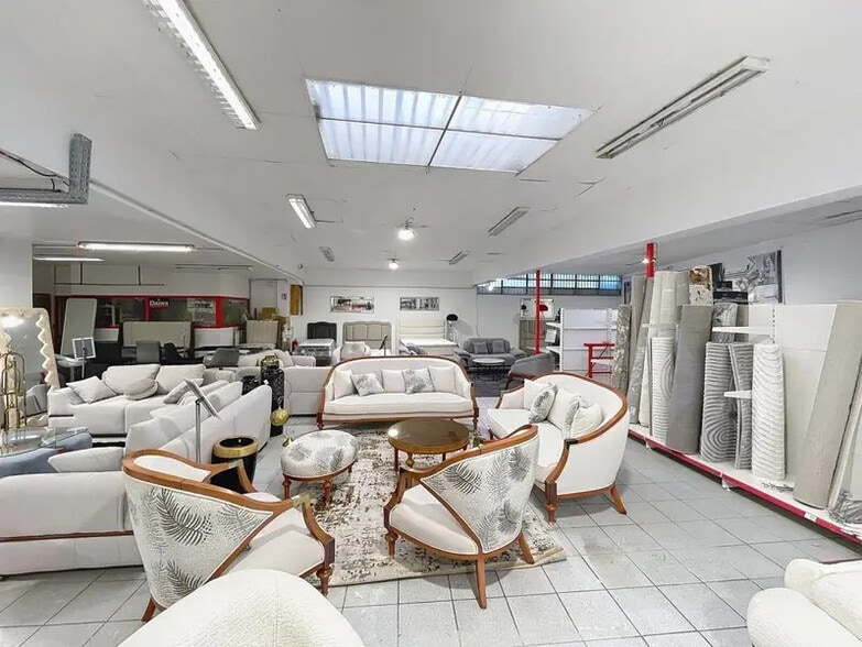 12 Rue Galilée, Villeurbanne for sale - Interior Photo - Image 3 of 5