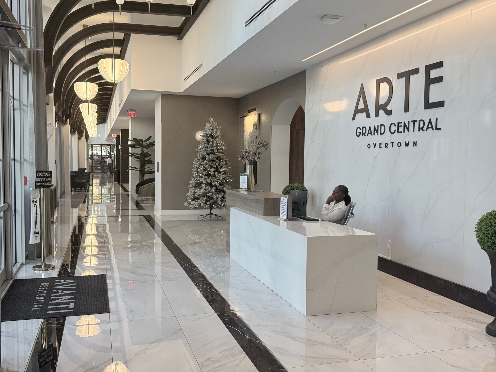 218 NW 8th St, Miami, FL for lease Interior Photo- Image 1 of 26