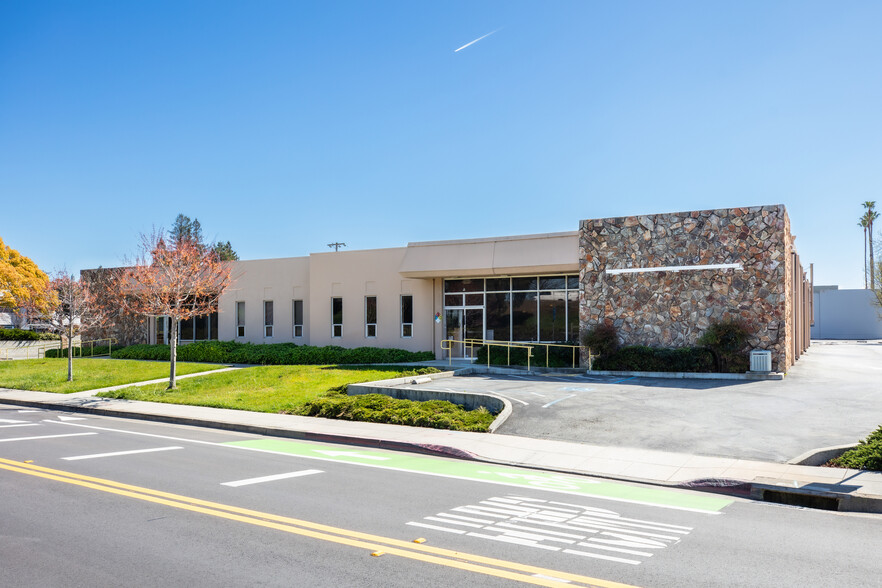 411-415 Fairchild Dr, Mountain View, CA for lease - Building Photo - Image 1 of 5