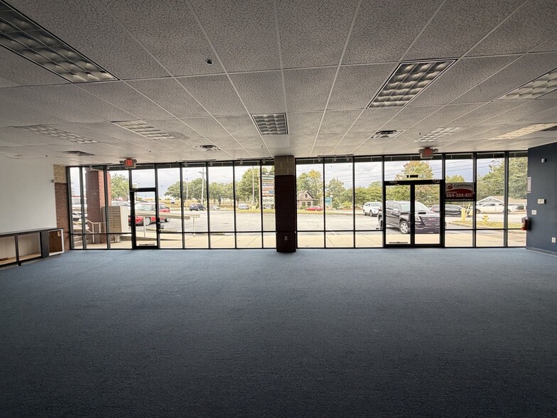 1860 Woodruff Rd, Greenville, SC for lease - Building Photo - Image 3 of 8