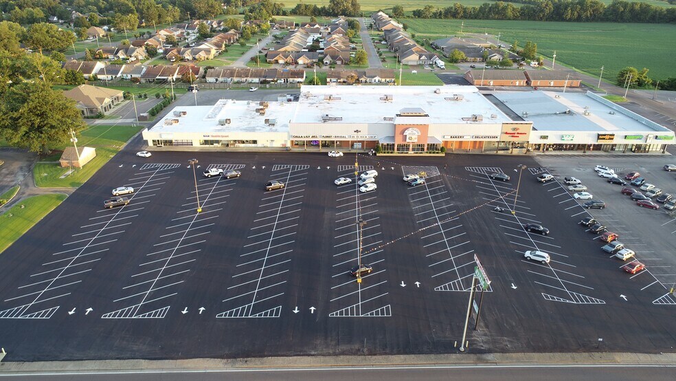 703 W Reelfoot Ave, Union City, TN à louer - Photo du bâtiment - Image 2 de 3