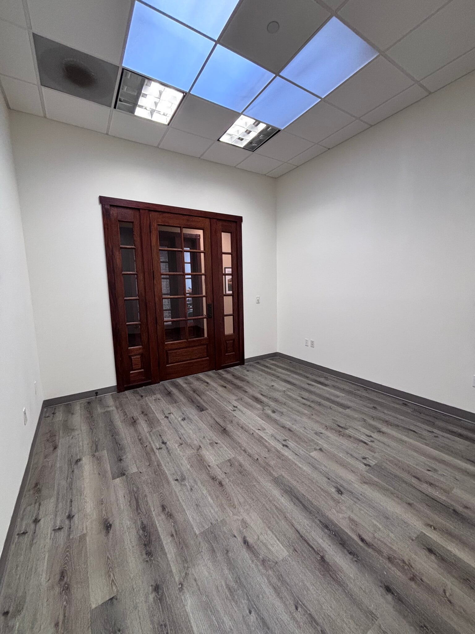 116 S Catalina Ave, Redondo Beach, CA for lease Interior Photo- Image 1 of 4