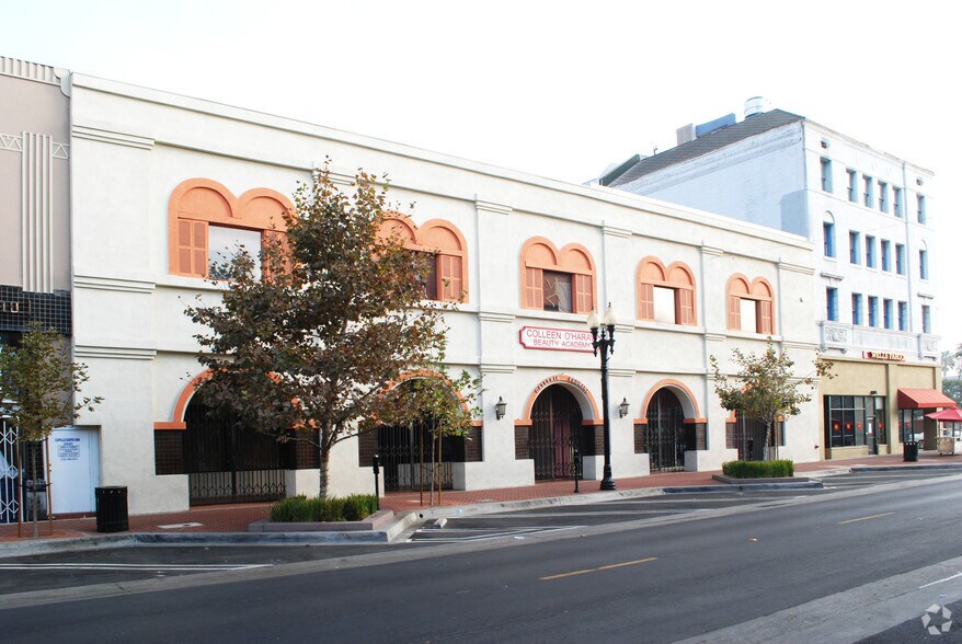107-109 W 4th St, Santa Ana, CA à vendre - Photo du bâtiment - Image 2 de 3