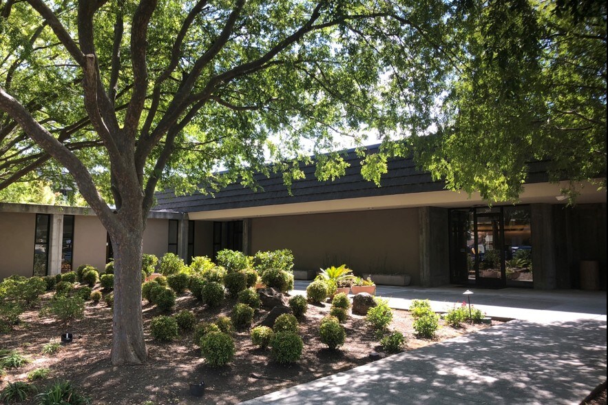 352-376 Ignacio Blvd, Novato, CA à louer - Photo du bâtiment - Image 2 de 7