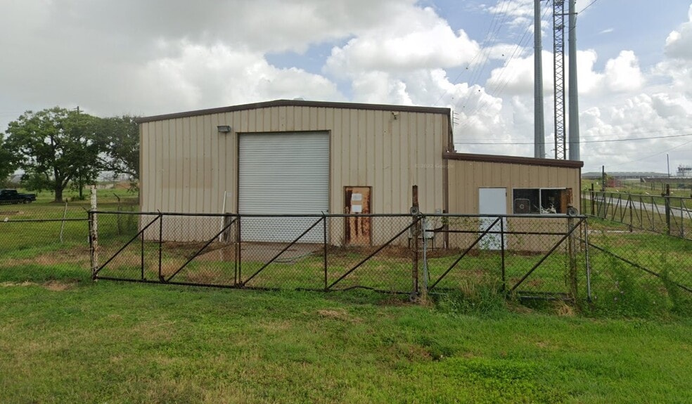 530 E 2nd St, Freeport, TX for lease - Primary Photo - Image 1 of 26
