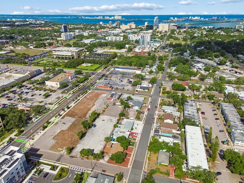 1214-1242 Cleveland Street, Clearwater, FL à vendre - Photo du bâtiment - Image 2 de 9