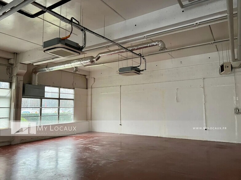 Flex in Gennevilliers for lease - Interior Photo - Image 3 of 7