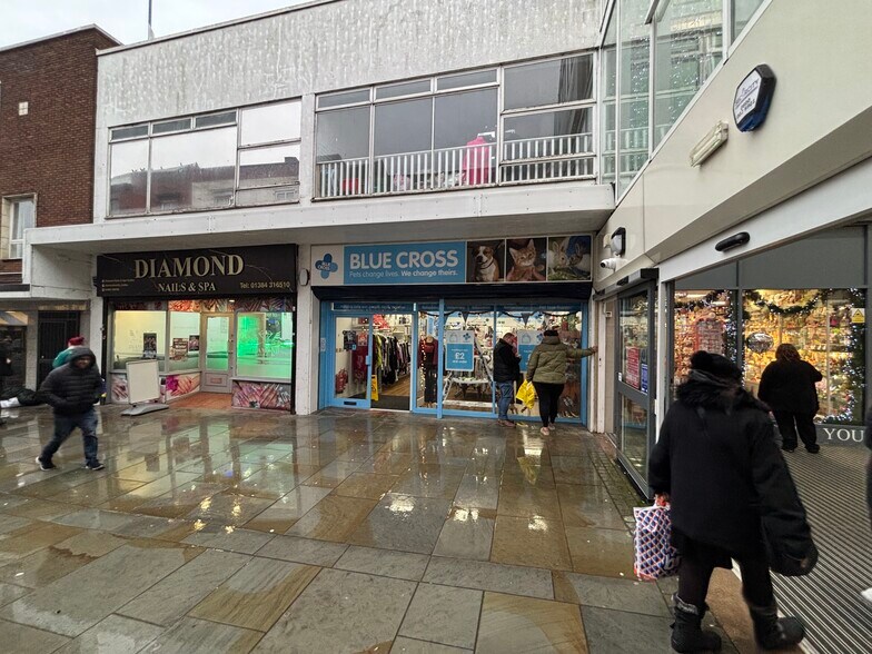 Churchill Shopping Centre, Dudley à louer - Photo du bâtiment - Image 3 de 32