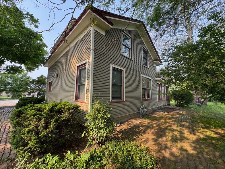 1103 Fabyan Pkwy, Geneva, IL à louer - Photo du bâtiment - Image 3 de 31