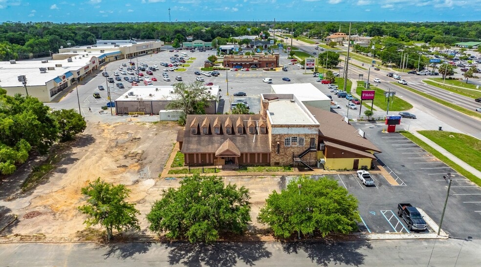 610 N Navy Blvd, Pensacola, FL à louer - Photo du bâtiment - Image 2 de 18