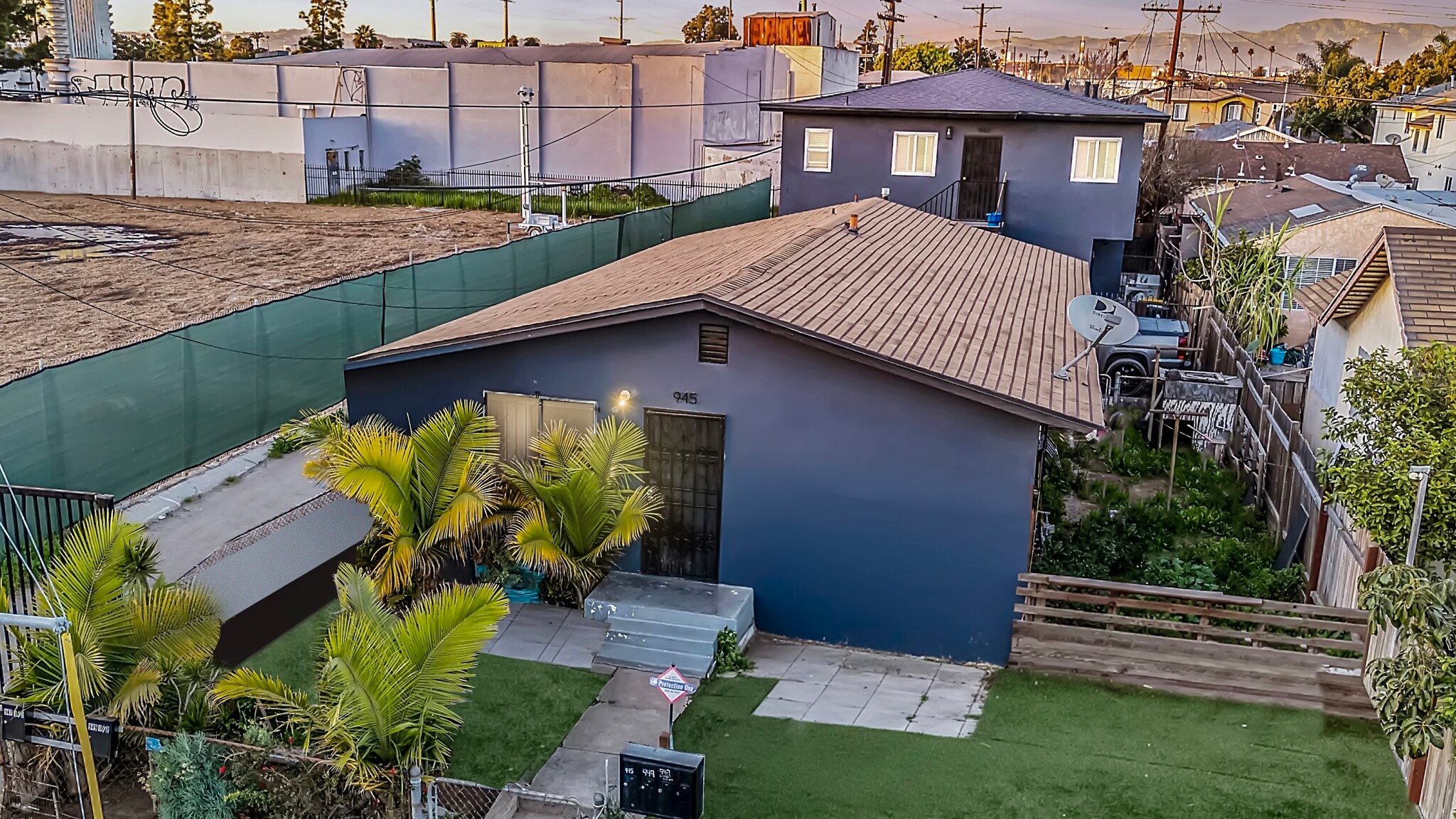 945 W 76th St, Los Angeles, CA for sale Primary Photo- Image 1 of 16