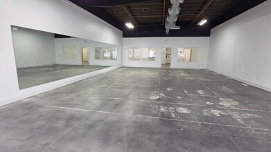 9631-9725 Reseda Blvd, Northridge, CA for lease - Commercial Listing Video