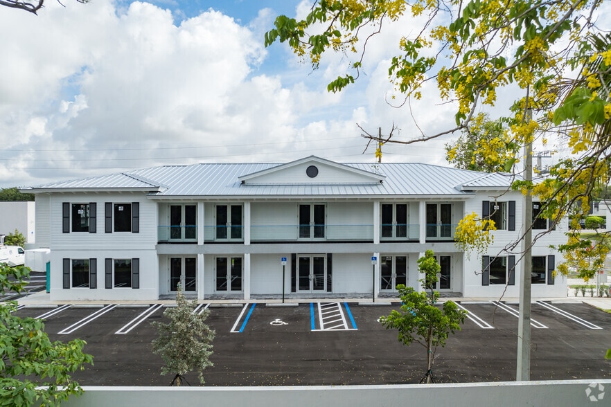 5620 SW 67th Ave, South Miami, FL for sale - Building Photo - Image 1 of 13