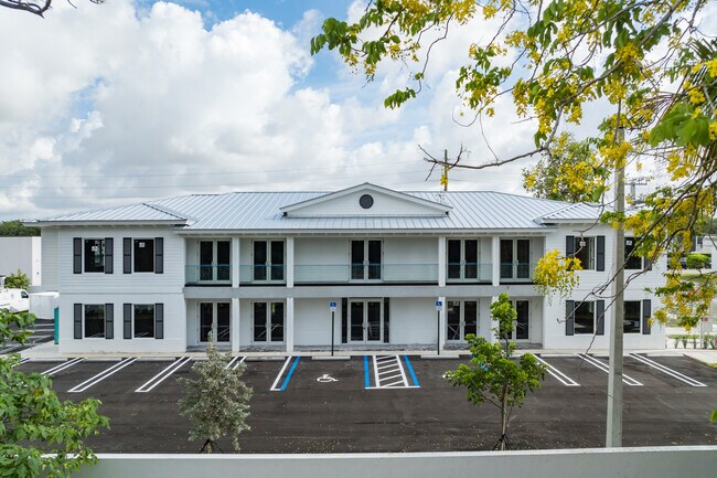 Plus de détails pour 5620 SW 67th Ave, South Miami, FL - Bureau à vendre