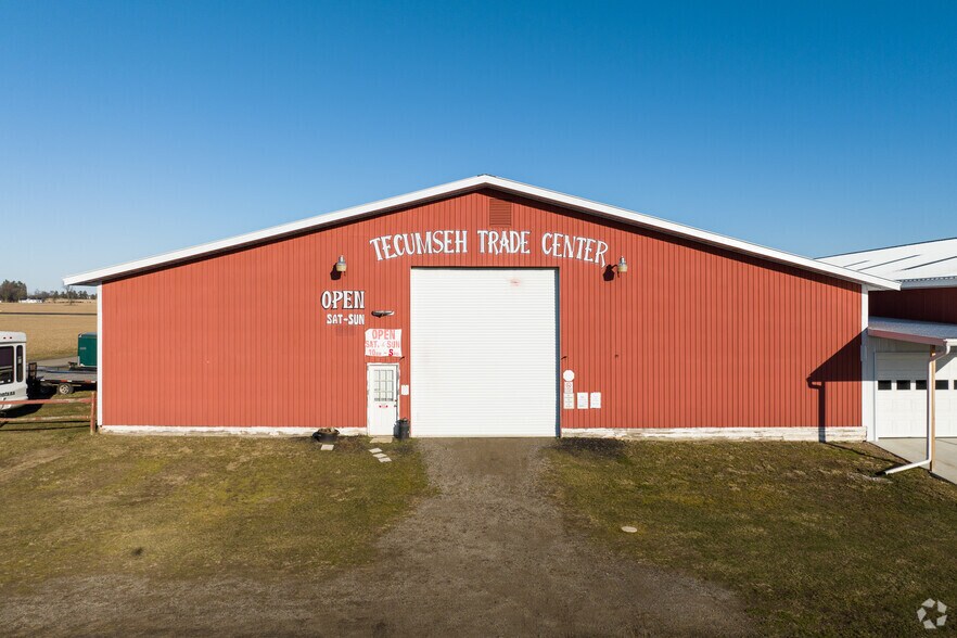 9129 Tecumseh Clinton Hwy, Tecumseh, MI à louer - Photo du bâtiment - Image 3 de 6