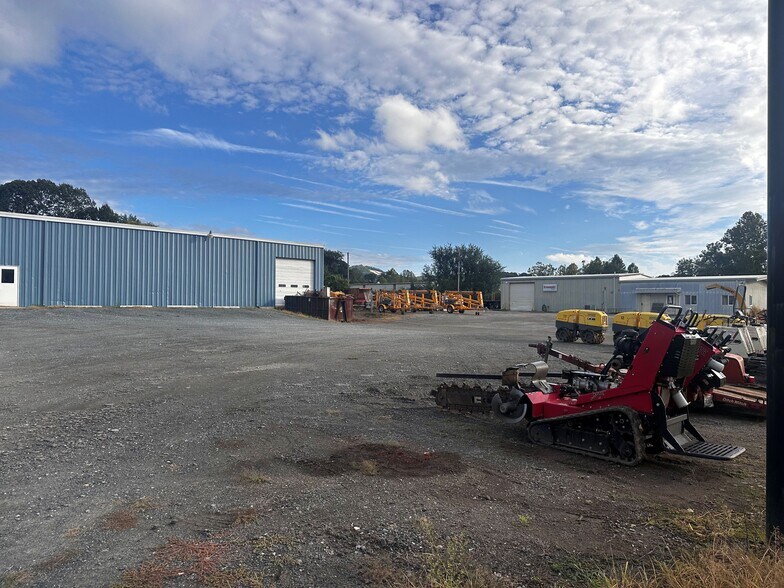 3904 Harris Ln, Lynchburg, VA à louer - Photo du bâtiment - Image 3 de 4