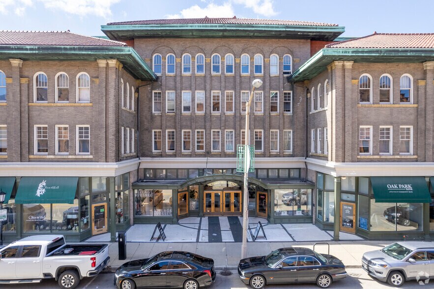 137 N Oak Park Ave, Oak Park, IL à louer - Photo du bâtiment - Image 2 de 6