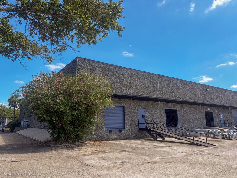 1057 Ellis Rd N, Jacksonville, FL à louer - Photo du bâtiment - Image 2 de 9