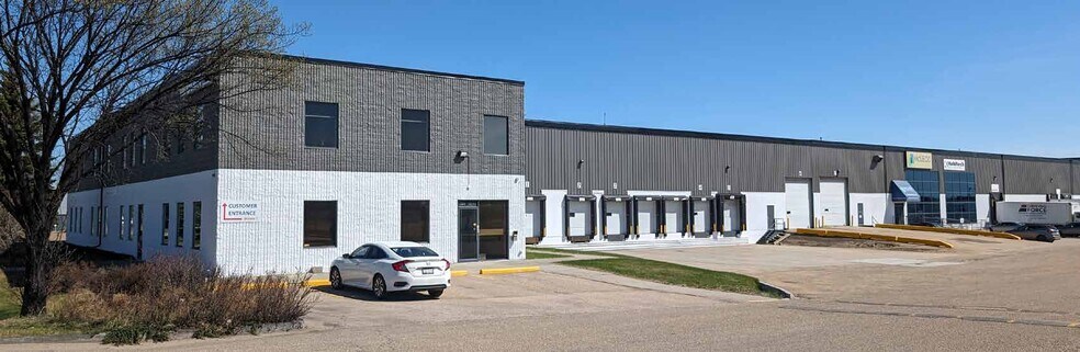 15303-15311 128 Av NW, Edmonton, AB à louer - Photo du bâtiment - Image 2 de 4