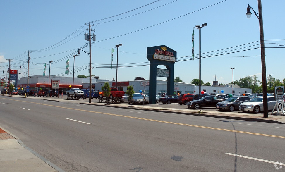 1001-1055 W Genesee St, Syracuse, NY for lease - Building Photo - Image 3 of 17