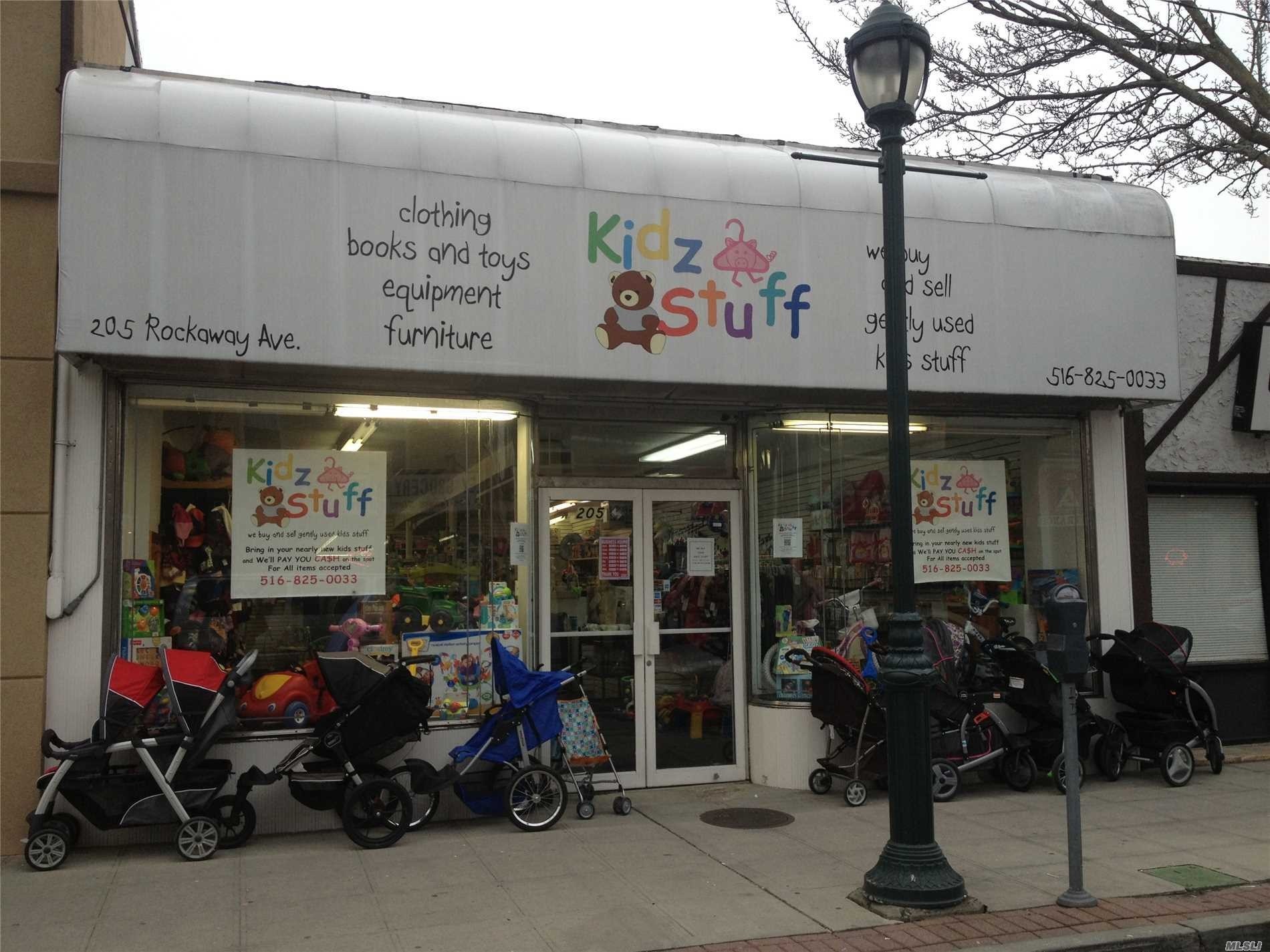 205 Rockaway Ave, Valley Stream, NY à vendre Photo principale- Image 1 de 4