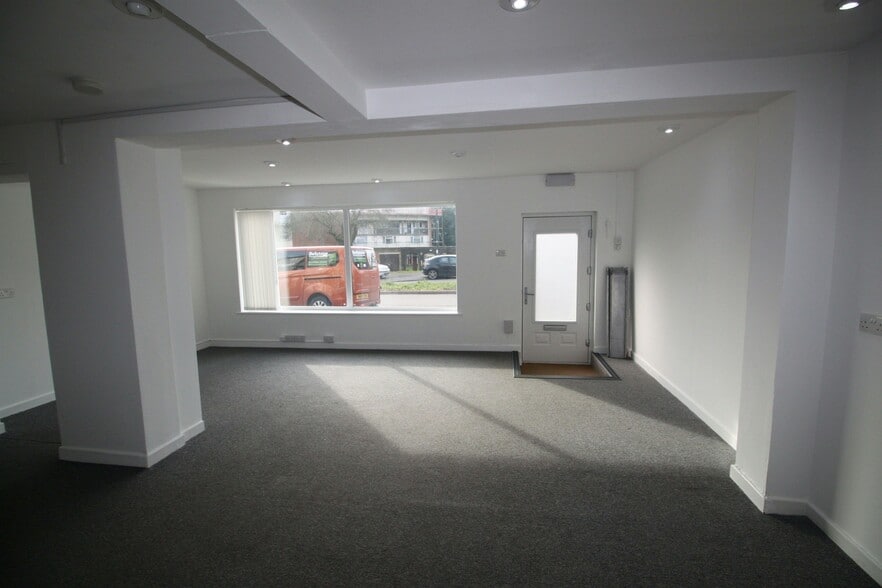 89 Crown Way, Leamington Spa for lease - Building Photo - Image 2 of 9
