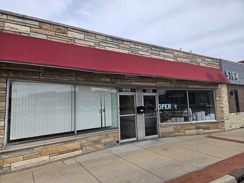 5168-5172 W 95th St, Oak Lawn, IL à vendre - Photo du bâtiment - Image 2 de 5