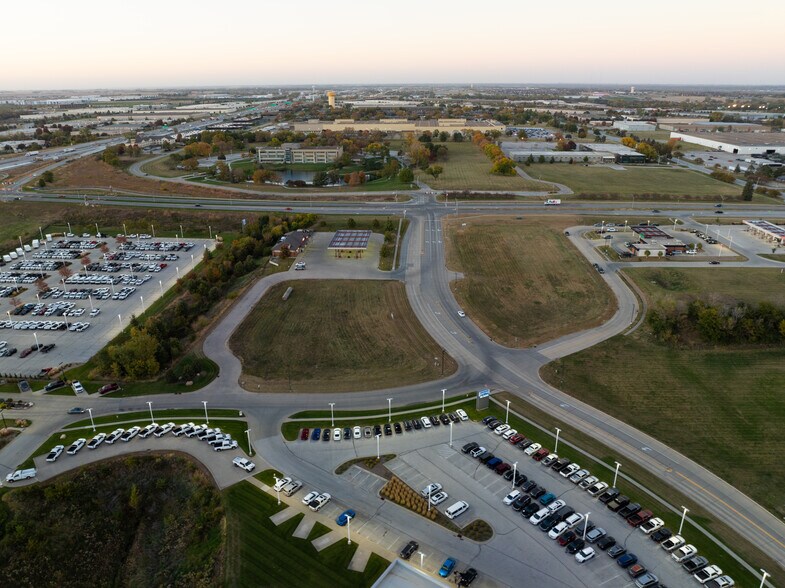 111th St, Urbandale, IA à vendre - Photo du bâtiment - Image 2 de 8