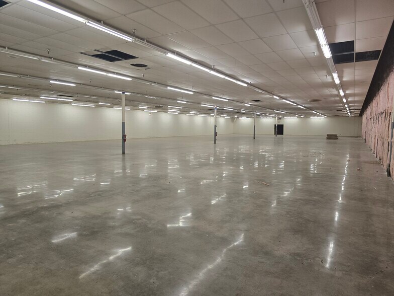 10 W Frankfort Plz, West Frankfort, IL à louer - Photo intérieure - Image 2 de 6