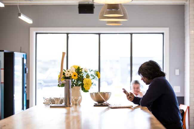 Plus de détails pour 2920 W Broad St, Richmond, VA - Coworking à louer