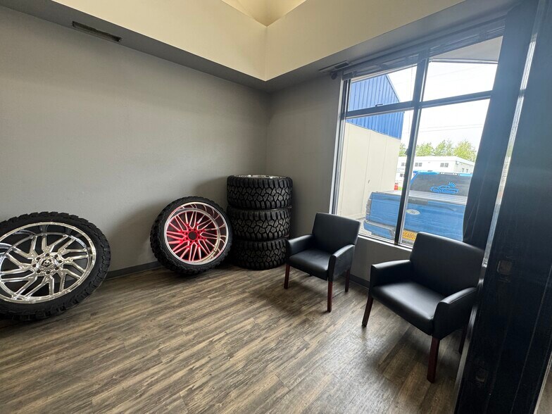 7439 Old Seward Hwy, Anchorage, AK à louer - Photo principale - Image 2 de 22