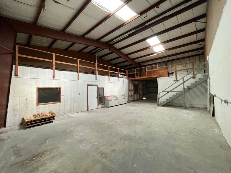 6520 College St, Beaumont, TX for lease - Building Photo - Image 3 of 5