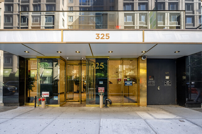 Plus de détails pour 325 W 38th St, New York, NY - Bureau à louer