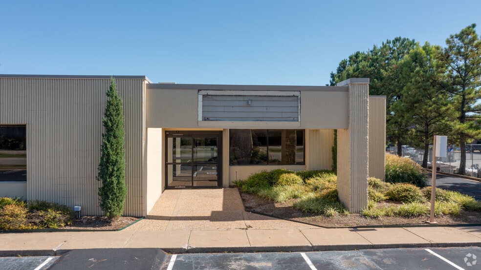796-800 E Charles Page Blvd, Sand Springs, OK à louer - Photo du bâtiment - Image 3 de 6