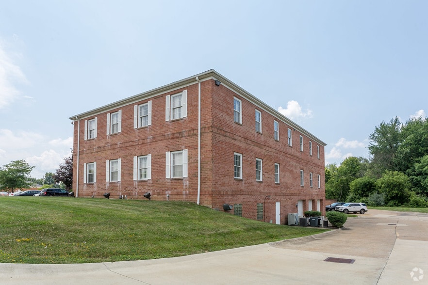8536 Crow Dr, Macedonia, OH à louer - Photo du bâtiment - Image 2 de 2