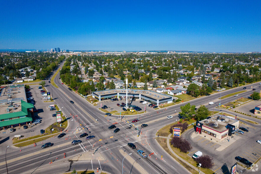 5268 Memorial Dr NE, Calgary, AB à louer - Aérien - Image 2 de 3