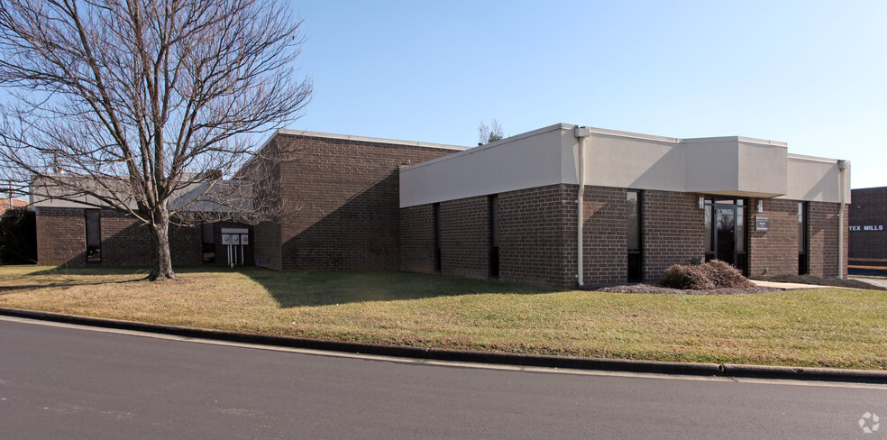 3709 Alliance Dr, Greensboro, NC for lease - Primary Photo - Image 1 of 2