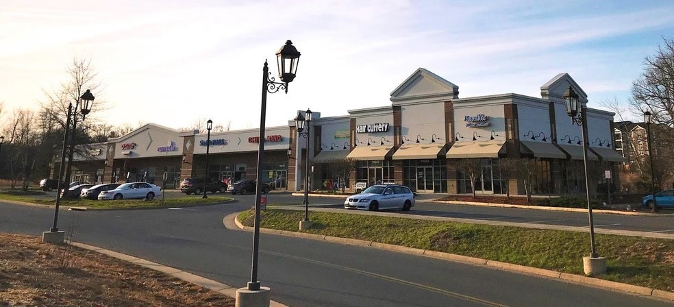 10205-10221 Southpoint Pky, Fredericksburg, VA for lease - Building Photo - Image 2 of 6