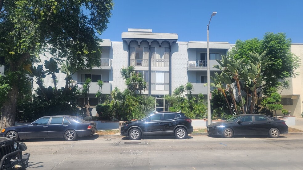 725 N Sweetzer Ave, Los Angeles, CA for sale - Building Photo - Image 1 of 4