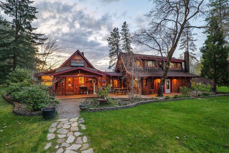 3305 Dick George Rd, Cave Junction, OR à vendre Photo du bâtiment- Image 1 de 68